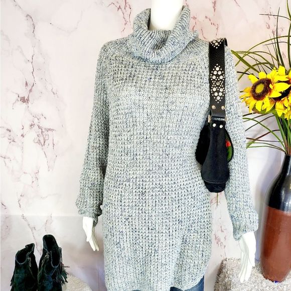 Free People Sweaters - Free People soft chunky knit tunic sweater